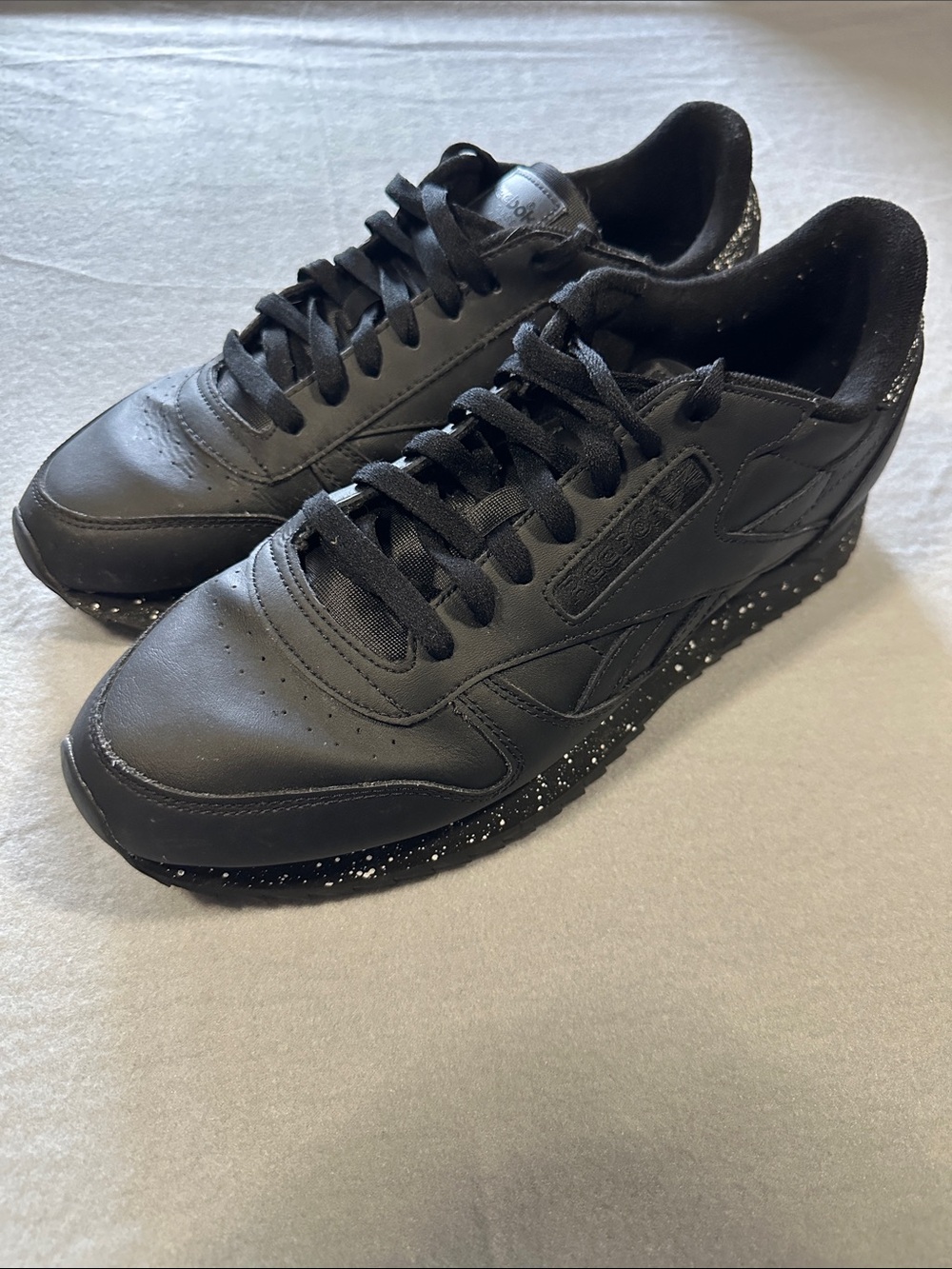 Reebok Men's Black Low-Top Sneakers with Speckled Sole